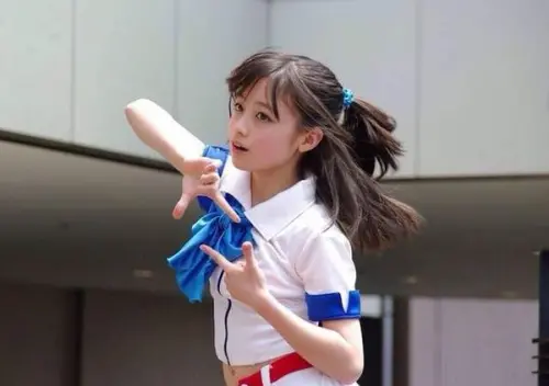 ▲橋本環奈當年憑著奇蹟美照在網路上爆紅,被網友們封為「千年一遇美少女」。(圖/twitter) ▲橋本環奈當年憑著奇蹟美照在網路上爆紅,被網友們封為「千年一遇美少女」。(圖/twitter)