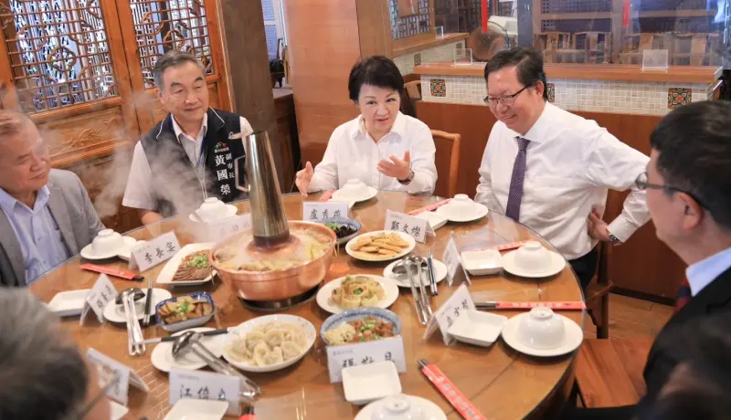 媽媽市長偕同鄭文燦一起吃火鍋　葉元之分析：盧秀燕這招很厲害