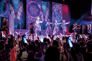 ▲日本環球影城打造可樂旅遊專屬「Universal Party ~The Sound~包場派對」饗宴，讓貴賓欣賞表演、享用自助餐、參加抽獎。（圖／日本環球影城提供）