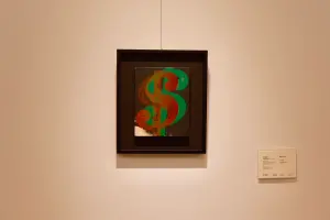 ▲安迪·沃荷 （Andy Warhol）的《美元符號》創作於其職業生涯巔峰時期，本次同樣首登拍場。（圖／實習記者柯乃瑜攝）