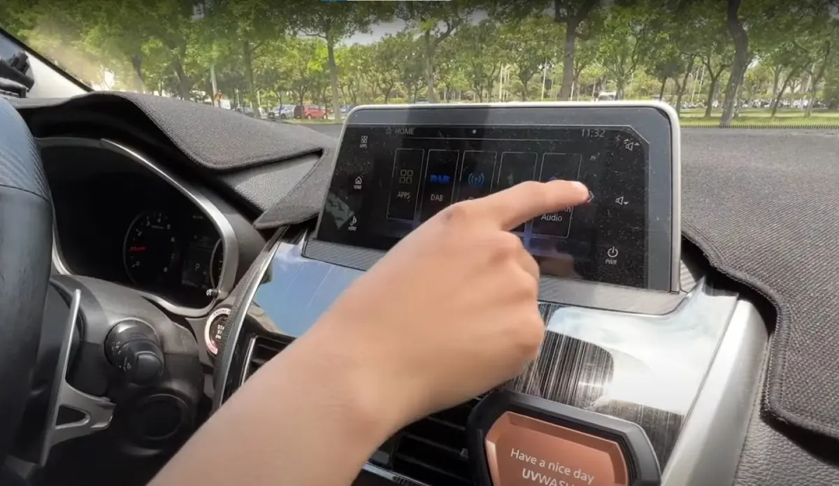 ▲根據國泰產險調查發現，國人用車前有3大NG習慣包括「把油箱加到滿」、「在大熱天，一上車馬上把空調開最低溫」、「熄火後使用電子設備」等，常在不經意間對車子造成損害。（圖／國泰產險提供）