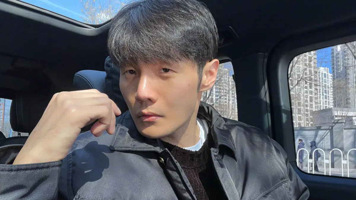 ▲李榮浩在與楊丞琳交往前，曾和模特兒陸瑤在一起4年，李榮浩成名後便與陸瑤提出分手。（圖／李榮浩微博）