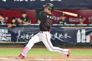 ▲ 味全龍二壘手李凱威敲出逆轉安打，也是勝利打點。（圖／味全龍提供）