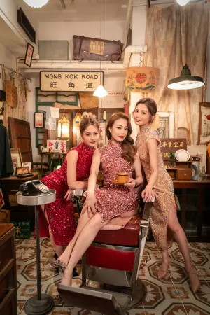 ▲阿嬌(左起)、容祖兒與阿Sa一起主持綜藝節目《因為是朋友呀》。(圖/《因為是朋友呀》微博) ▲阿嬌(左起)、容祖兒與阿Sa一起主持綜藝節目《因為是朋友呀》。(圖/《因為是朋友呀》微博)