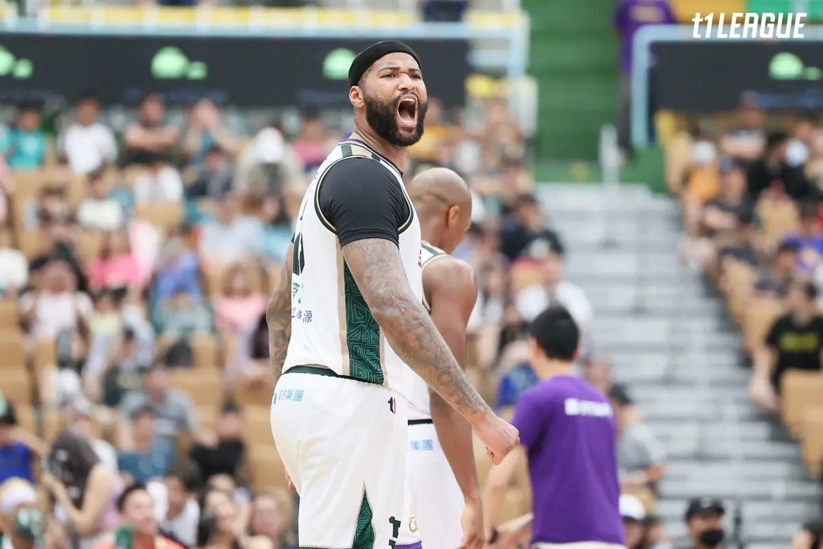 ▲卡森斯今天在攻防兩端都做出很大的貢獻，特別是在防守方面，他出戰將近40分鐘，穩定扮演內線護框者。（圖／T1聯盟提供）