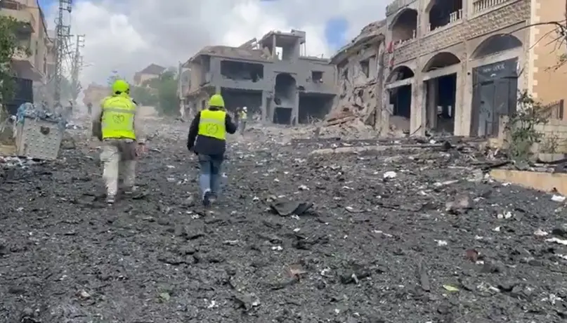 ▲黎巴嫩民防和安全消息人士表示，以色列今天對黎巴嫩發動空襲，擊中南部城鎮一棟房屋，造成一個黎巴嫩家庭4名成員喪生。（圖／翻攝自Ｘ）