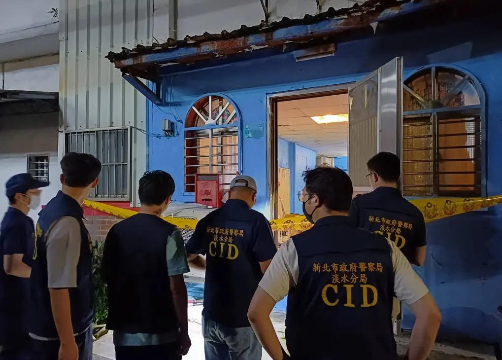 ▲5日晚間，新北淡水區某工程裝潢公司，42歲的離職前員工向老闆索討積欠薪資，雙方爆發激烈口角，最後遭45歲的陳姓老闆刺傷多處，送醫搶救宣告不治。（圖／翻攝畫面）