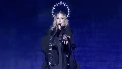 ▲美國「流行女皇」瑪丹娜選擇在巴西里約熱內盧完成最後一場世界巡演，160萬人湧入科帕卡巴納海灘，創下超狂紀錄。（圖／翻攝自ABS-CBN News YouTube）