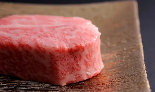 ▲到老乾杯將可吃到以「富豪美食榜」秘密清單上的尾崎和牛達人「尾崎宗春」命名的尾崎牛等夢幻和牛。。（圖／乾杯集團提供）