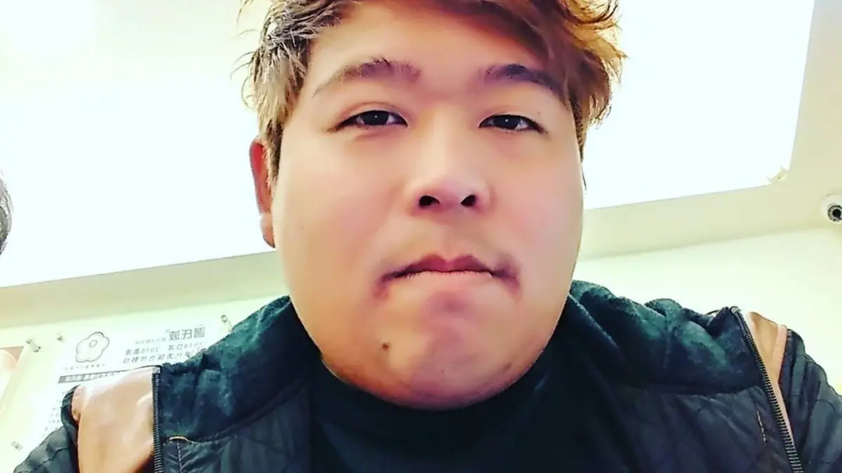 ▲山豬上月併發敗血性休克猝逝，今（6）日告別式圓滿落幕，過去的好友卡古忍不住淚崩，解婕翎也發文哀悼。（圖／山豬臉書）