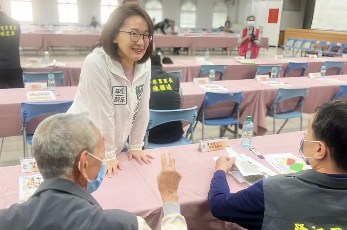 ▲顏蔚慈表示蘆洲座談會自己也在場，當場向市長侯友宜反應蘆洲容納不下果菜批發市場交通吞吐，也拜託黃國昌作秀可以但請放過蘆洲人。（圖／翻攝自顏蔚慈臉書）