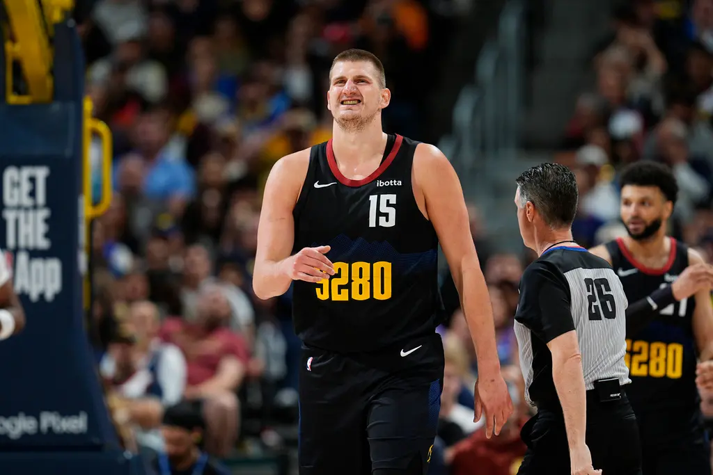 ▲NBA衛冕軍金塊陷入大麻煩！今（7）日再度於主場不敵灰狼，系列賽陷入0：2落後，而且是丟掉前兩場主場賽事，根據NBA歷史數據統計，要翻盤的機率僅剩下約7%。（圖／美聯社／達志影像）