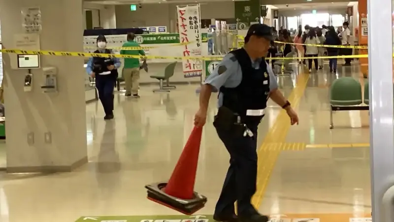 曾收爆炸預告！沖繩市公所發現疑「炸彈行李箱」　千人緊急避難