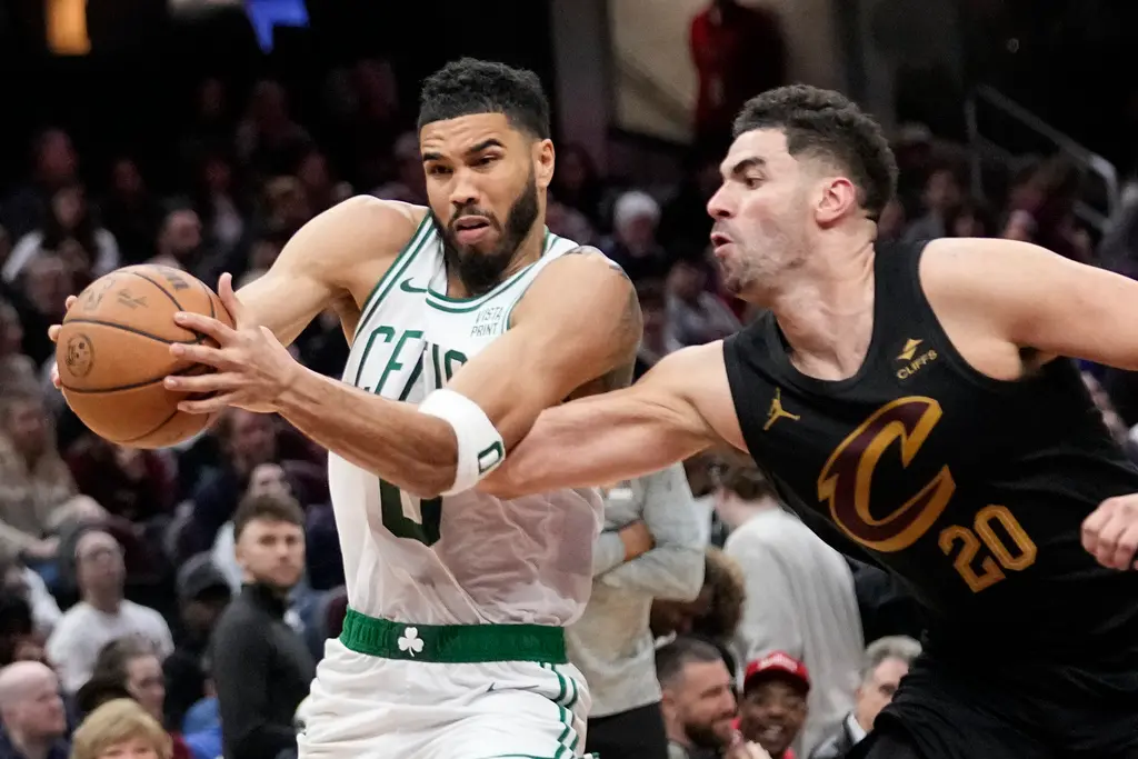 ▲球評李亦伸提前做出預測，他認為波士頓塞爾提克將輕易的擊敗克里夫蘭騎士，這一輪系列賽會以4：0懸殊的比分結束。（圖／美聯社／達志影像）