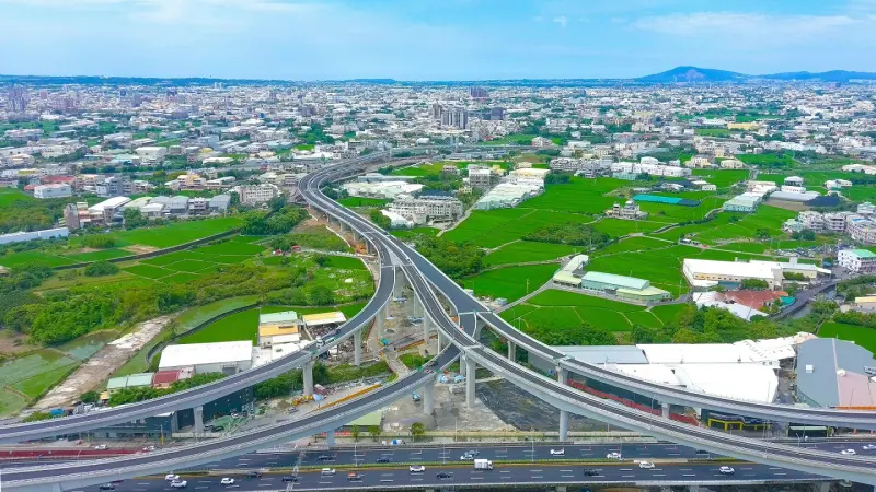 ▲大雅系統交流道歷經4年的施工，預計於5月13日17時先行開放通車。（圖／高公局提供）