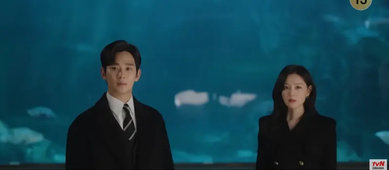 ▲《淚之女王》演員公開金秀賢（左）、金智媛在片場溫暖的舉動。（圖／翻攝tvN）
