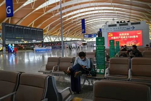 ▲不少台灣長輩愛去中國旅遊，引來民眾不解背後原因。圖為上海浦東機場。（圖／美聯社／達志影像）