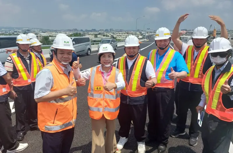 ▲楊瓊瓔帶里長們視察選區內的大雅系統交流道通車路網，展現自己堅強的基層實力。（圖／立委楊瓊櫻提供，2024.05.08）