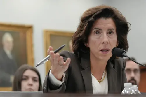 ▲美國商務部部長雷蒙多(Gina Marie Raimondo)8日出席眾議院聽證會時表示,美國對華投資限制規則預計將於年底完成,並直言華為是威脅。(圖/美聯社/達志影像) ▲美國商務部部長雷蒙多(Gina Marie Raimondo)8日出席眾議院聽證會時表示,美國對華投資限制規則預計將於年底完成,並直言華為是威脅。(圖/美聯社/達志影像)