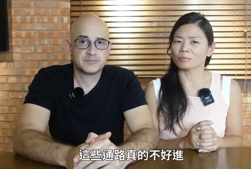 ▲某間擁有通路優勢的台灣代理商有機可趁，大量引進吳鳳獨家代理的果汁到許多通路販售，偷走夫妻倆4年來的努力。（圖／翻攝自YT「吳鳳Rifat」）