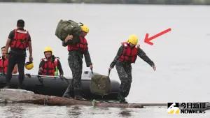 ▲海上跳傘其中有3名女士兵也參加這次特種跳傘訓練，展現不凡的女力特別引人注目。（圖／記者莊全成攝，2024.05.09）