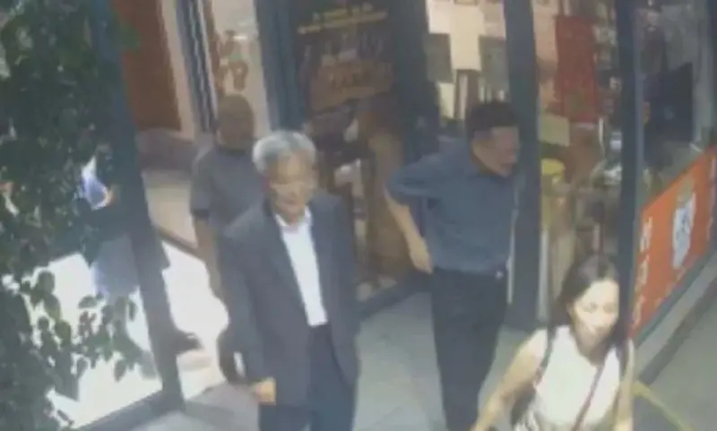 ▲張榮興遭爆與角頭黃清源吃魚翅。（圖／讀者提供）