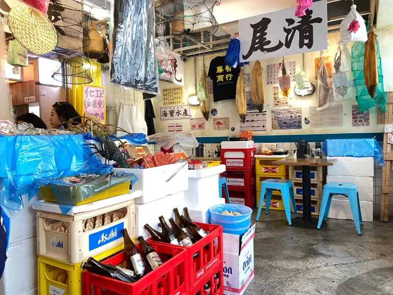 ▲藤哲商行的店景,完整打造成築地市場的現場。(圖/記者葉盛耀攝)