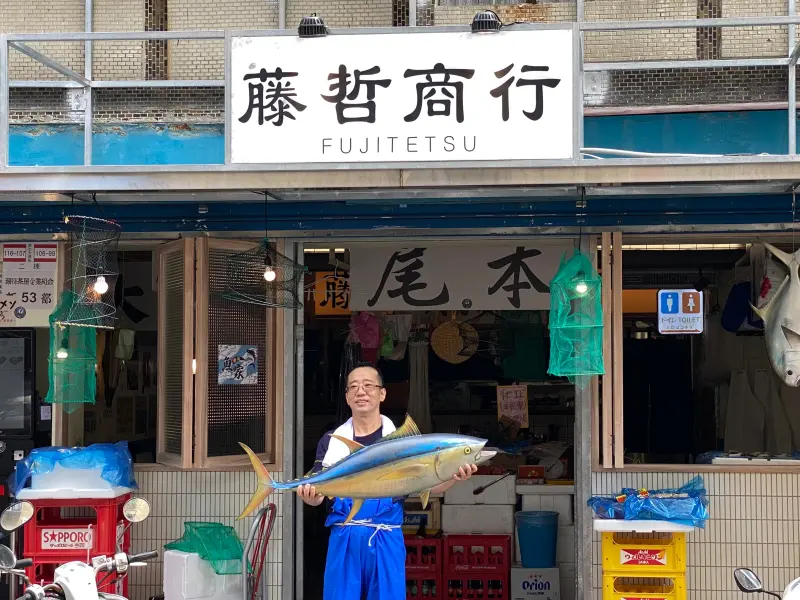 ▲藤哲商行的主廚藤原一智擁有30年料理經驗,擅長會席料理,也有日本河豚技師執照。(圖/記者葉盛耀攝)