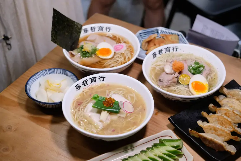 ▲除了河豚拉麵,也有雞白湯、醬油等口味拉麵。(圖/記者葉盛耀攝)