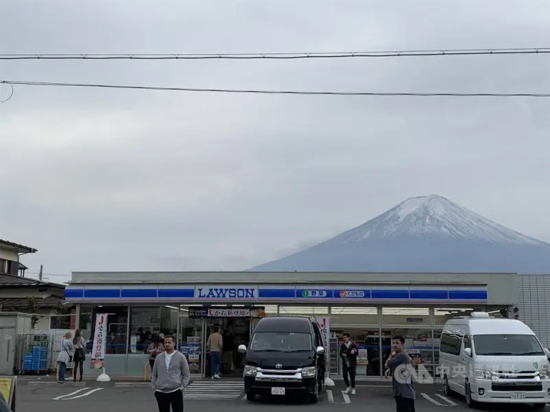 日本掛黑布阻拍富士山施工延宕　遊客要拍還有機會