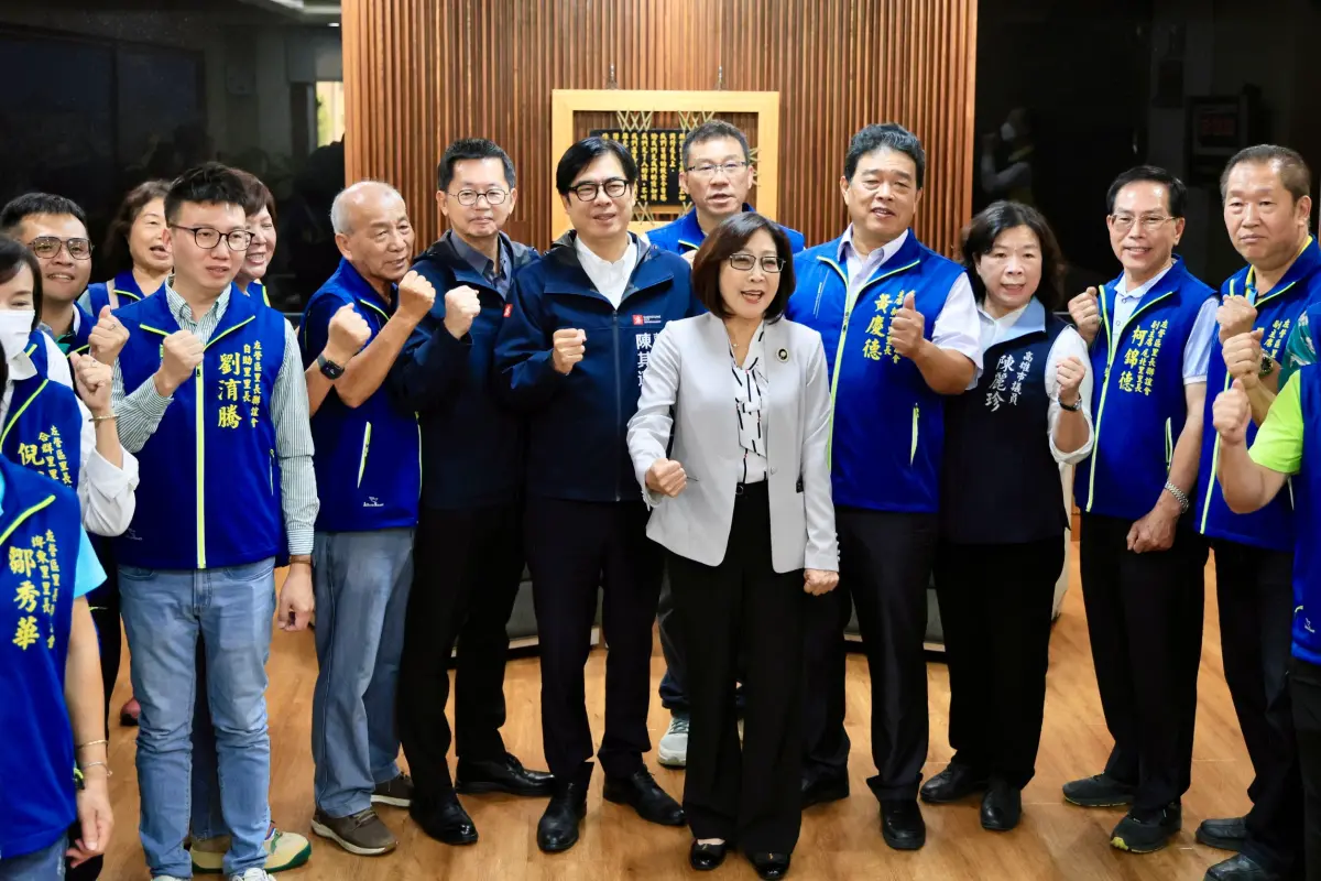 ▲左營里長赴議會盼頂大進駐，今天齊赴高市議會表達支持，市長陳其邁在會談中強調，為高雄的發展做最好的溝通。（圖／高市府提供）