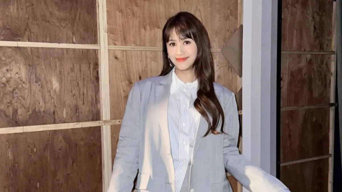 ▲Sandy挺5個月大的孕肚整理「7層鞋牆」，各類鞋款整齊排列畫面超美，粉絲狂敲碗：「求二手拍！」（圖／Sandy吳姍儒IG）