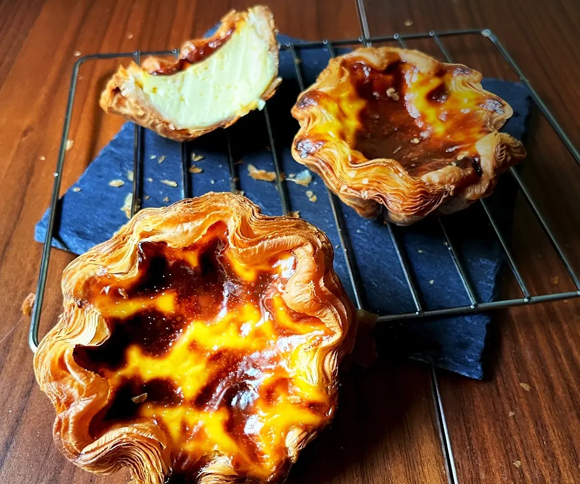 ▲全台最強的千層蛋塔要來了！高雄「莎士比亞烘焙坊」宣告明（11）天三家門市將正式開賣千層蛋塔「義式蛋塔」，是其與台北東區名店「Libreadry巢屋」聯名，限量總共僅300顆。（圖／翻攝莎士比亞烘焙坊臉書）