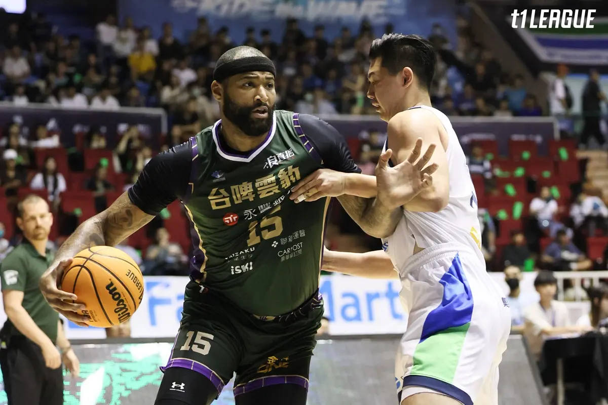 ▲卡森斯在最後4.7秒完成致勝拋投，全場攻下37分18籃板5助攻4抄截，帶領雲豹終場以113：111拿下勝利，以3：0晉級總冠軍賽。（圖／T1提供）