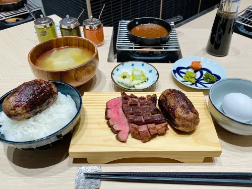 漢堡排嘉Yoshi中和環球開幕!日本F1國產牛舌排 菜單價格6大亮點 ▲「漢堡排 嘉」推出全台獨家牛舌漢堡排、炭火厚牛舌排。(圖/記者蕭涵云攝)