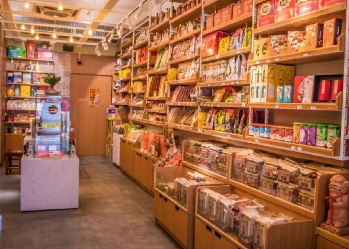 ▲外國旅客來台旅遊時，除了品嚐各種小吃之外，也會帶台灣的伴手禮回去送人。（示意圖/金門觀光旅遊網）