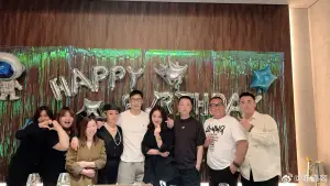 ▲陳德容日前與親友歡慶50歲生日。(圖/陳德容微博) ▲陳德容日前與親友歡慶50歲生日。(圖/陳德容微博)