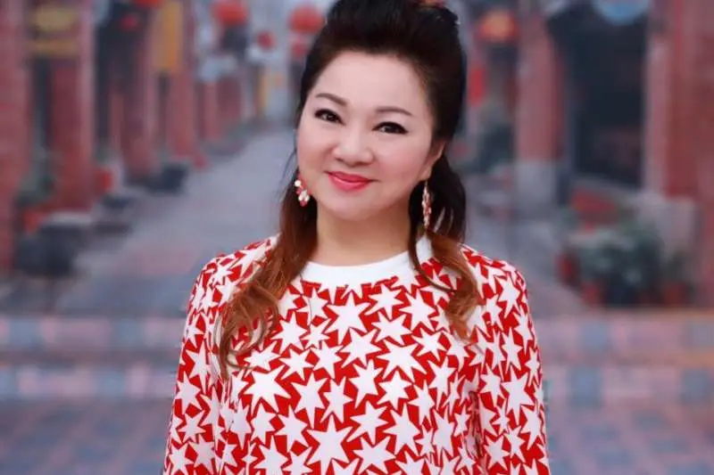 ▲資深藝人白冰冰（如圖）18歲時就與日籍男星梶原一騎結婚，卻捉姦其與大牌女星同床外遇，已懷有身孕的她奪門狂奔，在寒天雪地痛哭不止，期間更遭受家暴與婆婆精神虐待，此段經歷成為心中無法抹滅的傷疤。（圖／翻攝自白冰冰臉書）