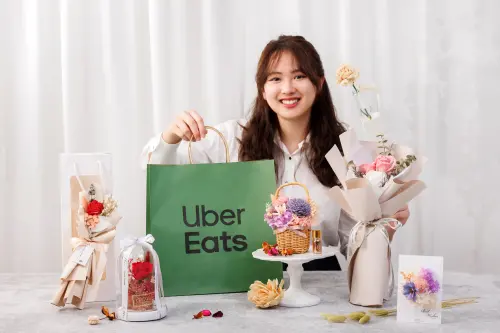 ▲Uber Eats 與全台 24 家花店合作，儀式感滿點的蛋糕也有亞尼克、艾波索，更獨家外送哈根達斯冰淇淋蛋糕可以即刻救援。（圖／官方提供）