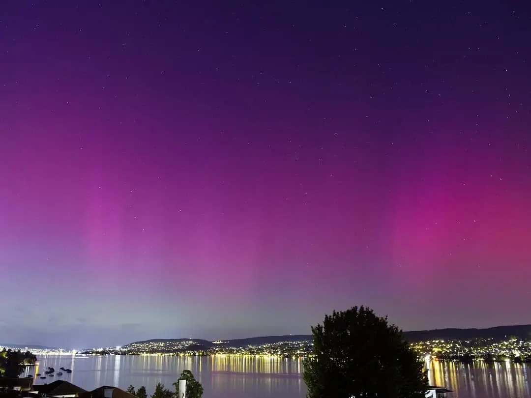 ▲今年5月中旬，全球發生近20年最大的磁暴事件，世界出現「絕美極光」，而今（7/30）氣象署再度發布新一波「地球磁暴」事件資訊。（圖／臉書社團「James Webb Space Telescope & Cosmological Discoveries」）