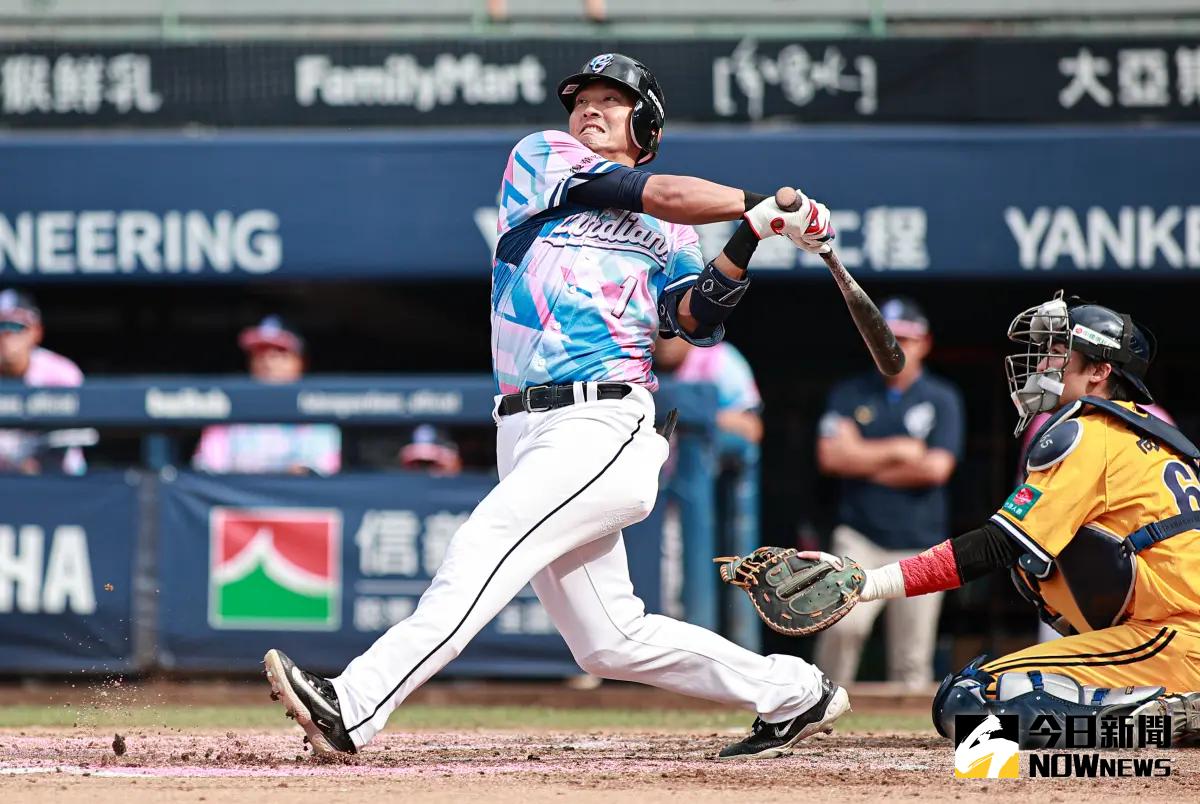 ▲富邦悍將外野手林哲瑄被下放二軍，總教練陳金鋒表示：讓他休息一下。（圖／記者葉政勳攝）