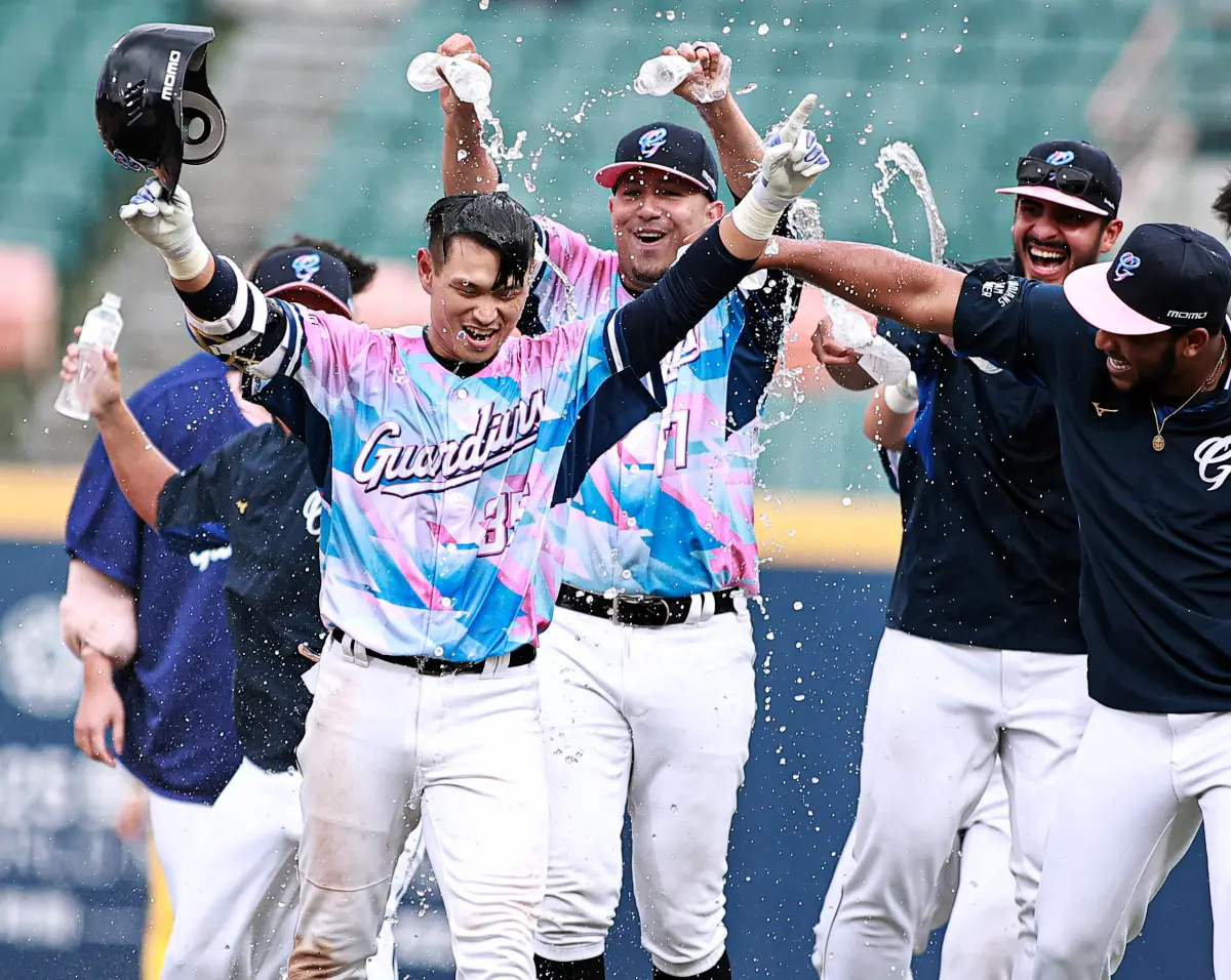 ▲富邦悍將外野手王正棠敲出再見安打，率隊擊敗中信兄弟。（圖／記者葉政勳攝 , 2024.05.12）