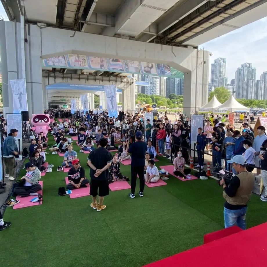 ▲2014年開辦至今滿10年的韓國發呆大賽今天在首爾舉行。（圖／翻攝自thespaceoutcompetitionＩＧ）