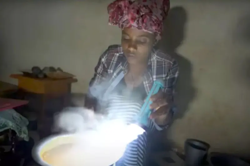 ▲衣索比亞1名26歲的女子聲稱，自己已不吃不喝16年，也不需要上廁所，引發熱議。（圖／翻攝自鏡報）