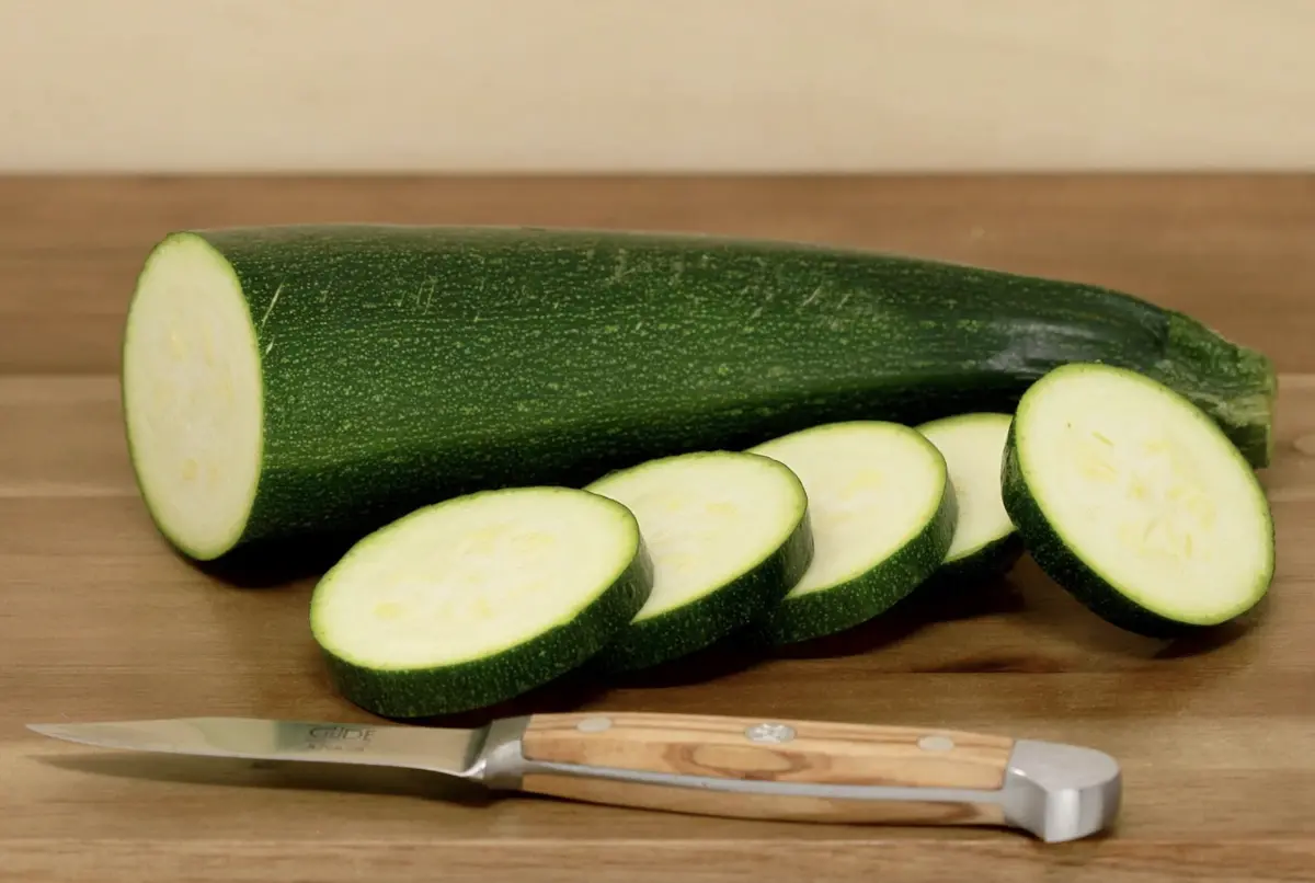 ▲櫛瓜在台灣產季為10月至4月，近期產量大出，不過在挑選上有很多細節需要注意。（圖／取自Pixabay）