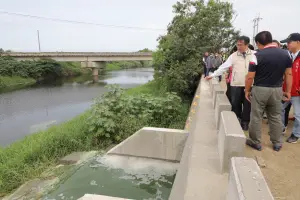 視察羊稠厝滯洪池抽水平臺　黃偉哲盼超前部署防汛整備
