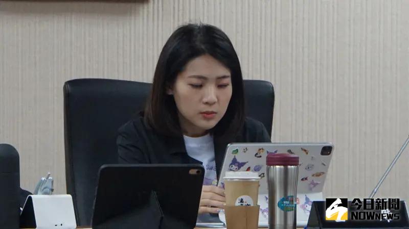 ▲國民黨立委徐巧芯的平板電腦也貼滿酷洛米。（圖／記者呂炯昌攝，2024.05.13）