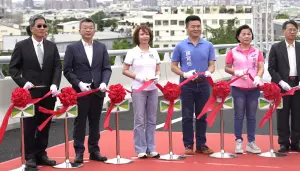 ▲蔡其昌、何欣純在通車剪綵前，各自感謝前立委張廖萬堅為大雅系統交流道的奔走。（圖／蔡其昌提供，2024.05.13）