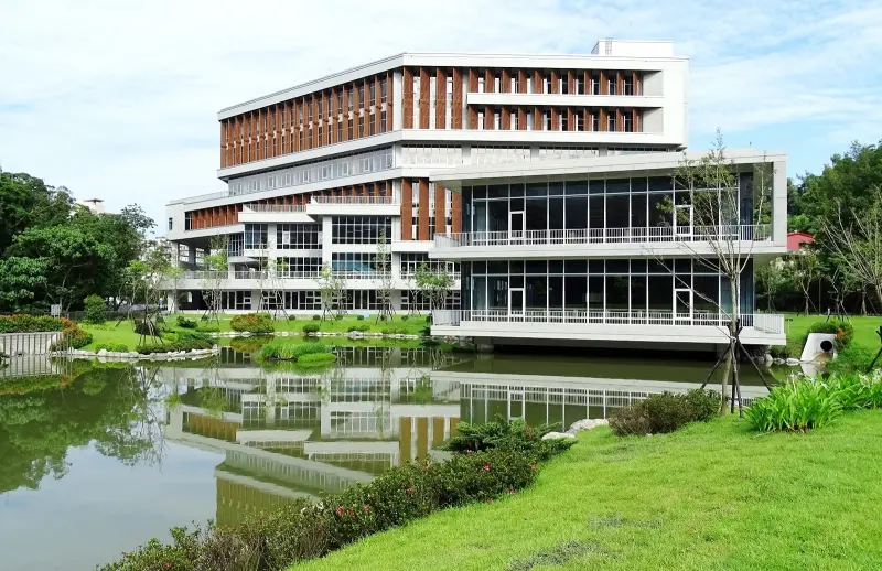 ▲政大表示，具全台最美大學圖書館美稱的達賢圖書館於5/18當天8點至下午5點止，首度開放給所有年齡層的訪客自由參觀。（圖／政大提供）