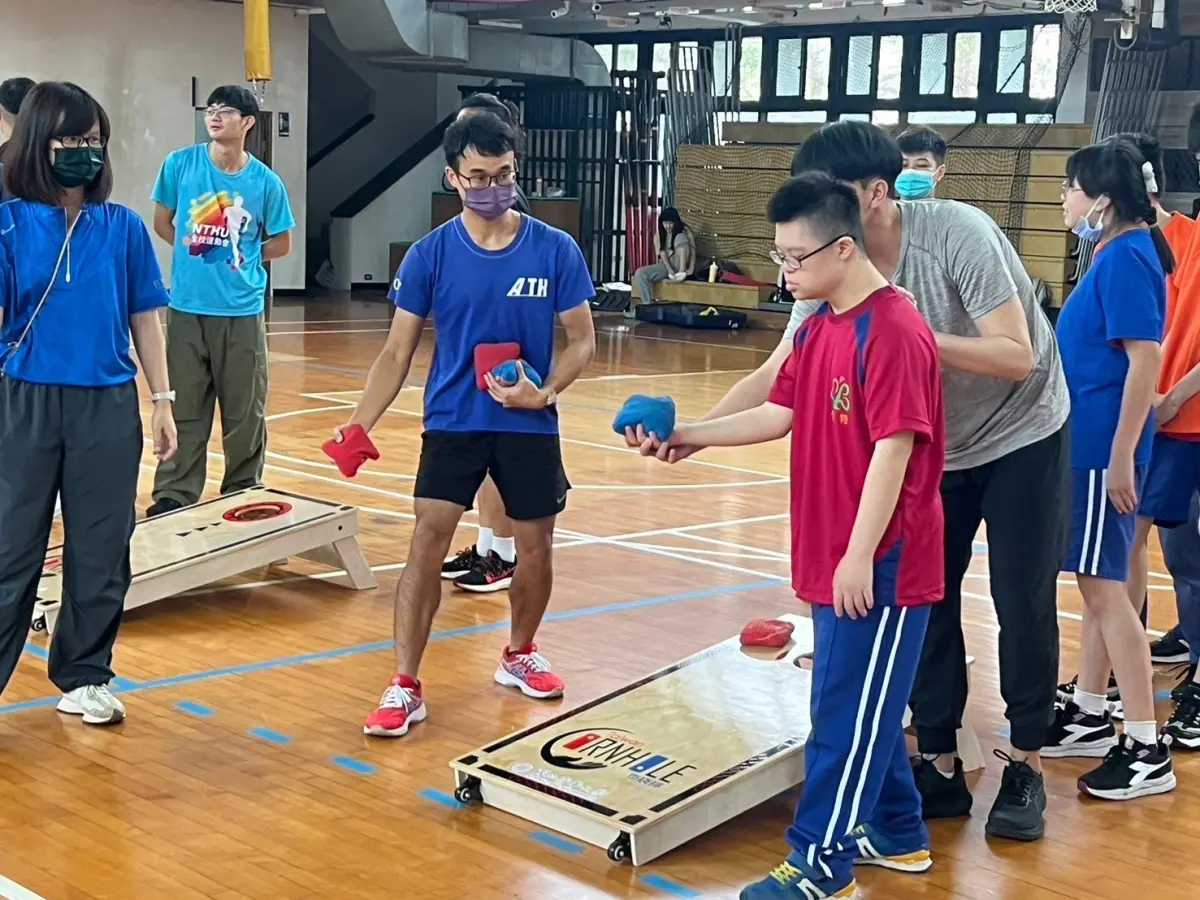 ▲教育部體育署 112 學年度大專院校適應體育行動藍圖實施計畫「適應體育運動會」於今(13)日在國立清華大學校本部體育館 2 樓舉行。（圖／清華大學提供）